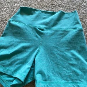 Never worn high rise fleos